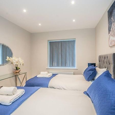 Langston House: 2 Bed, 2 Bath Luxury Apartment Hedgerley Luaran gambar