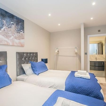 Langston House: 2 Bed, 2 Bath Luxury Apartment Hedgerley Luaran gambar