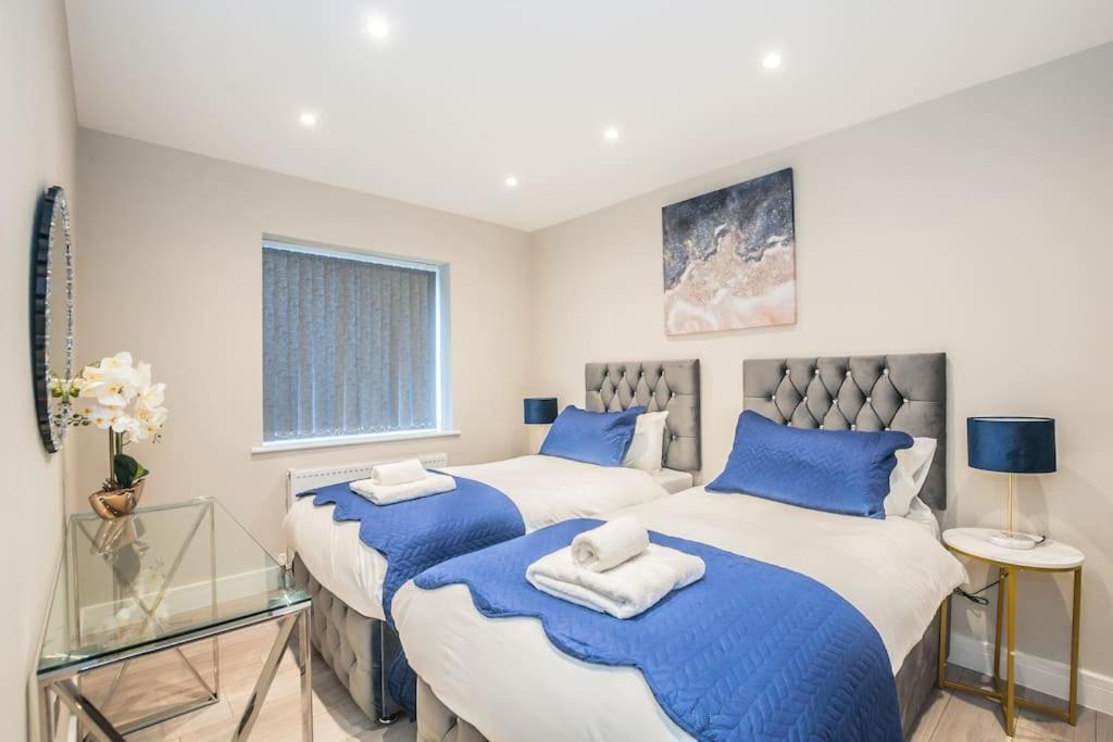 Langston House: 2 Bed, 2 Bath Luxury Apartment Hedgerley Luaran gambar