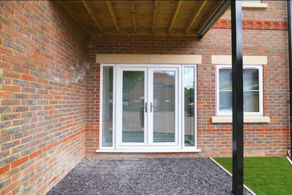 Langston House: 2 Bed, 2 Bath Luxury Apartment Hedgerley Luaran gambar