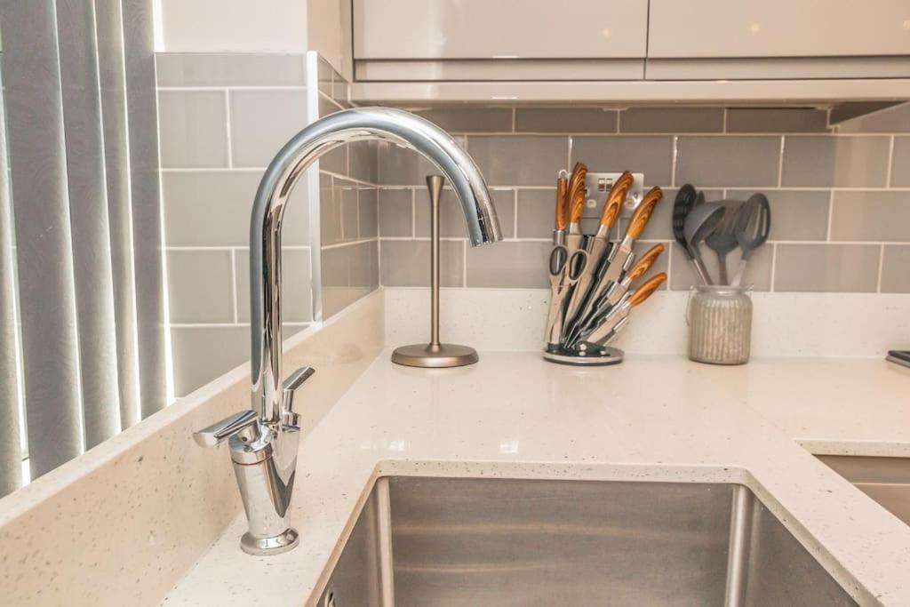 Langston House: 2 Bed, 2 Bath Luxury Apartment Hedgerley Luaran gambar