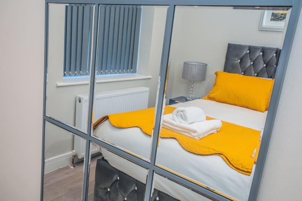 Langston House: 2 Bed, 2 Bath Luxury Apartment Hedgerley Luaran gambar
